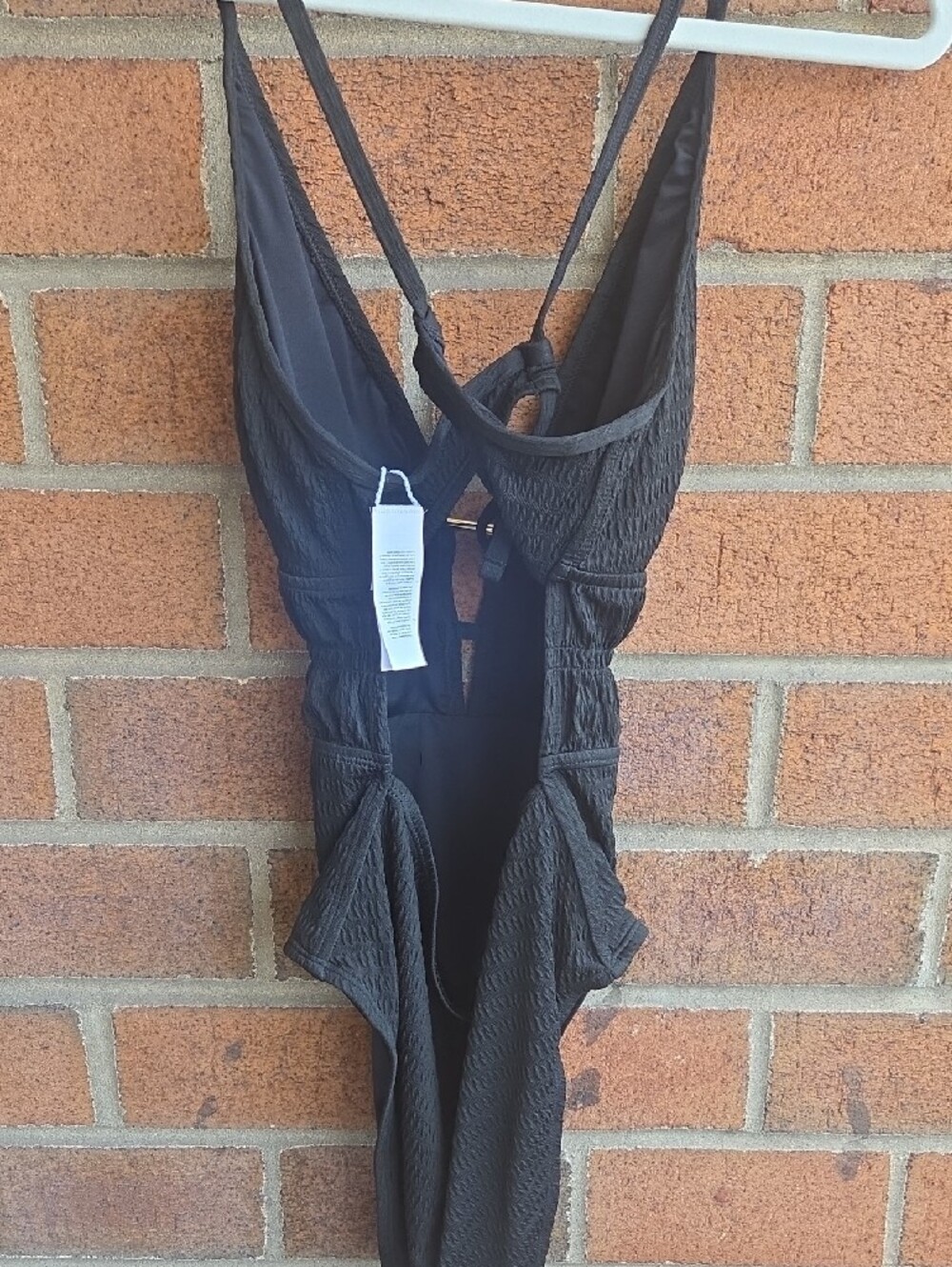 Cupshe One-Piece Swimsuit with Plunge V-Neck and Gold Accent - Picture 7 of 8
